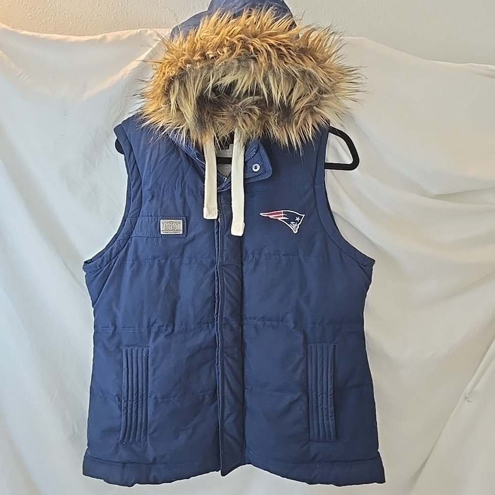 NFL Proline New England Patriots Women's Puffer Vest Detachable Faux Fur Hood L